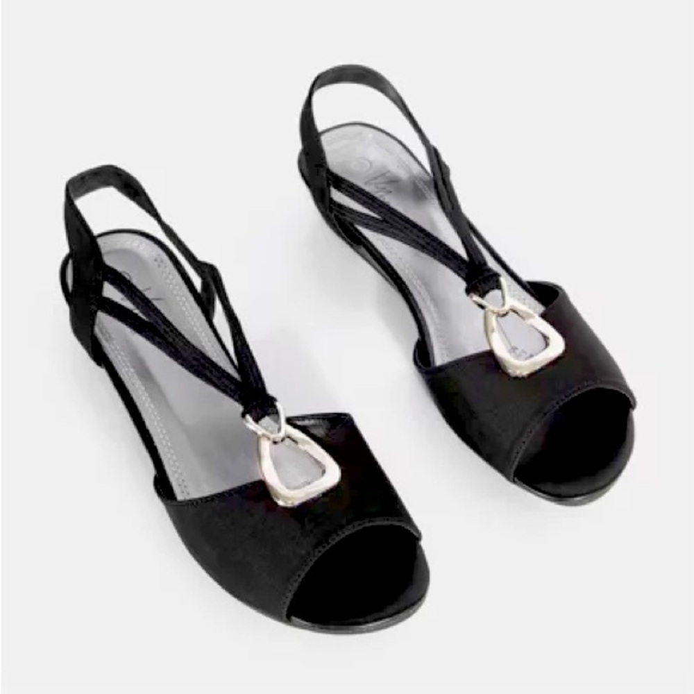 Impo Low Heel Wedge Strappy Dress Sandals Open Toe Silver Keyhole Black Velvet